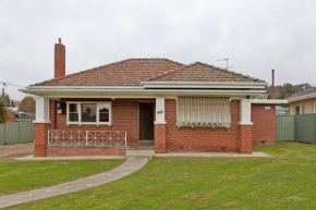 Red Brick Beauty - Central Cottage